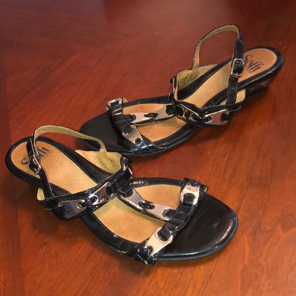 Soft vintage sandal black w gold embellishes 7.5 patent leather “as is”